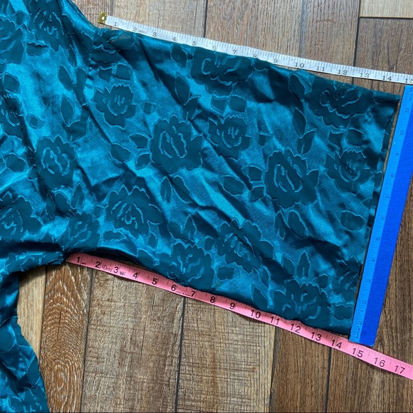 Vintage Victoria’s Secret Gold Label Robe Size S - Picture 13 of 15